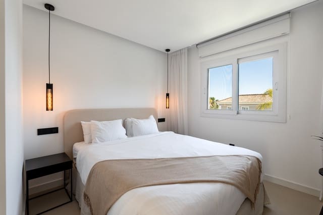 3 sypialnia Dom na sprzedaż w Marbella z basenem garażem - 995 000 € (Ref: 9896588)