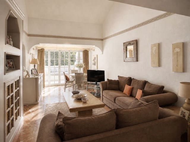 3 sypialnia Penthouse na sprzedaż w Nueva Andalucia, Marbella z basenem garażem - 549 900 € (Ref: 9896590)