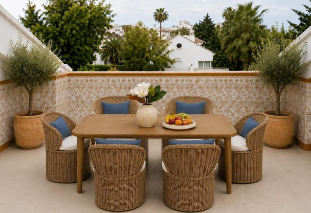 3 soveværelse Penthouse til salg i Nueva Andalucía Centro, Marbella med swimmingpool - € 695.000 (Ref: 9904238)