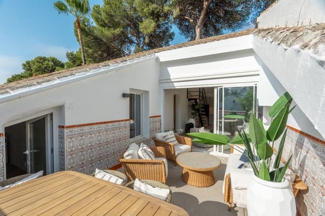 3 soveværelse Penthouse til salg i Nueva Andalucía Centro, Marbella med swimmingpool - € 695.000 (Ref: 9904238)