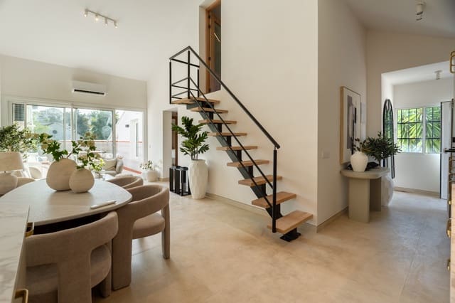 3 soveværelse Penthouse til salg i Nueva Andalucía Centro, Marbella med swimmingpool - € 695.000 (Ref: 9904238)