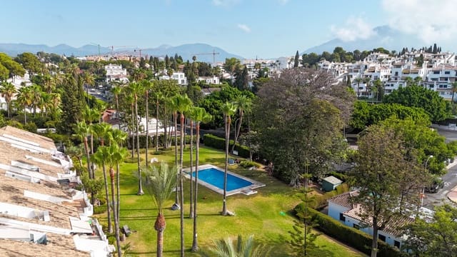 3 soveværelse Penthouse til salg i Nueva Andalucía Centro, Marbella med swimmingpool - € 695.000 (Ref: 9904238)