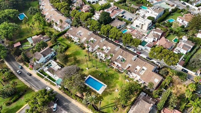 3 soveværelse Penthouse til salg i Nueva Andalucía Centro, Marbella med swimmingpool - € 695.000 (Ref: 9904238)