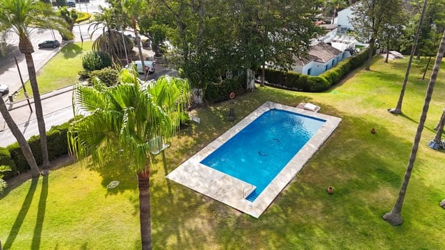 3 soveværelse Penthouse til salg i Nueva Andalucía Centro, Marbella med swimmingpool - € 695.000 (Ref: 9904238)