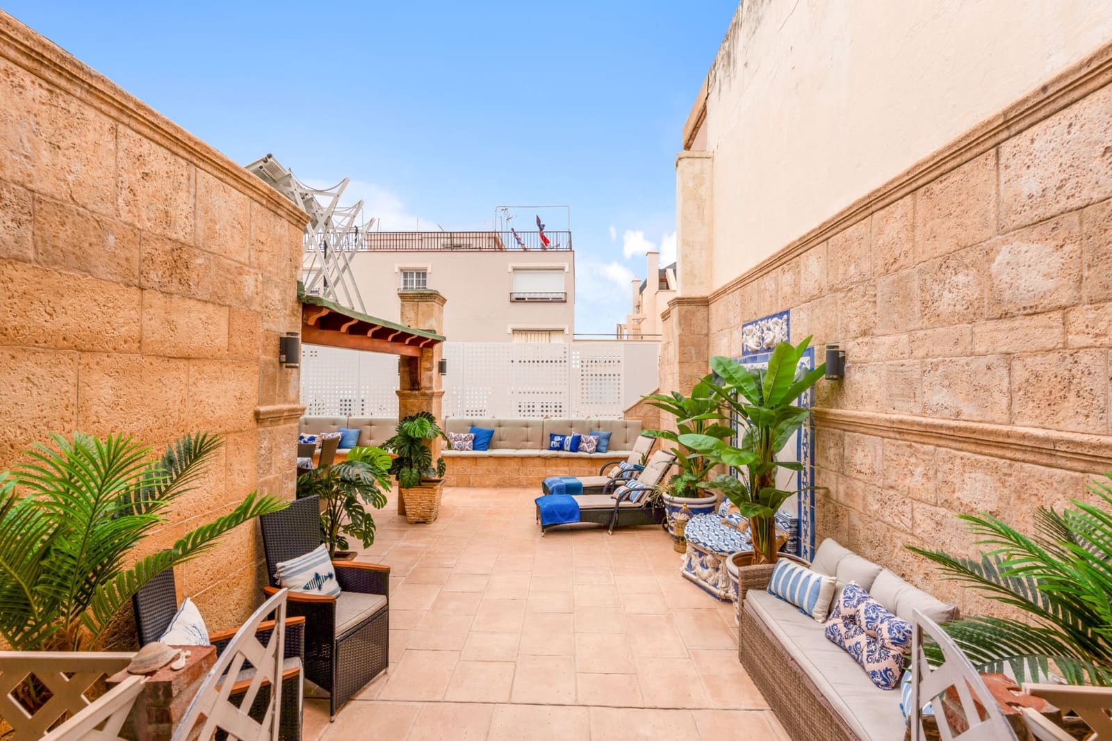 3 bedroom Penthouse for sale in Marbella with garage - € 1,360,000 (Ref: 9904239)