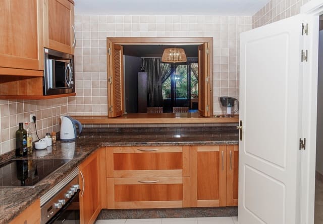 2 makuuhuone Huoneisto myytävänä paikassa San Pedro de Alcantara, Marbella mukana uima-altaan 
autotalli - 799 000 € (Ref: 9904241)