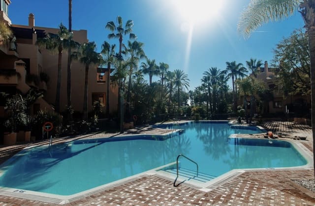 2 makuuhuone Huoneisto myytävänä paikassa San Pedro de Alcantara, Marbella mukana uima-altaan 
autotalli - 799 000 € (Ref: 9904241)