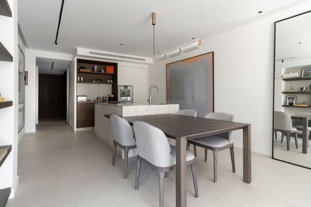 3 soveværelse Penthouse til salg i Puerto Banus, Marbella med swimmingpool garage - € 1.490.000 (Ref: 9906876)