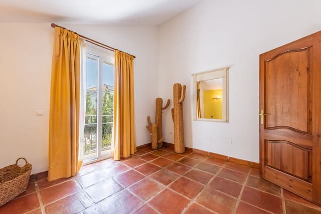 3 soveværelse Villa til salg i Istán med swimmingpool garage - € 1.595.000 (Ref: 9906877)