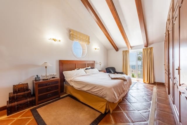 3 soveværelse Villa til salg i Istán med swimmingpool garage - € 1.595.000 (Ref: 9906877)