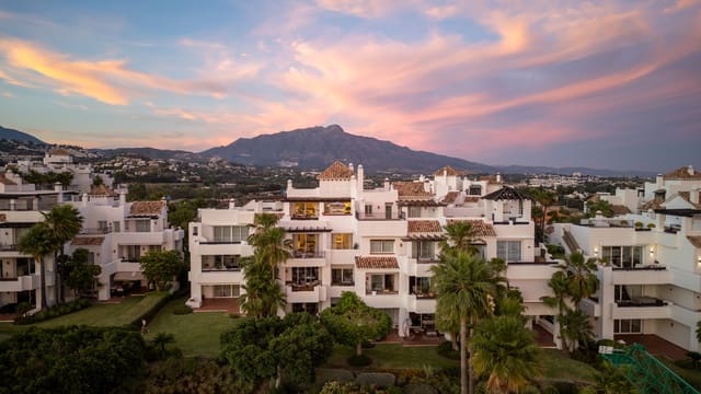 3 chambre Penthouse à vendre à Benahavís avec piscine garage - 1 695 000 € (Ref: 9910413)
