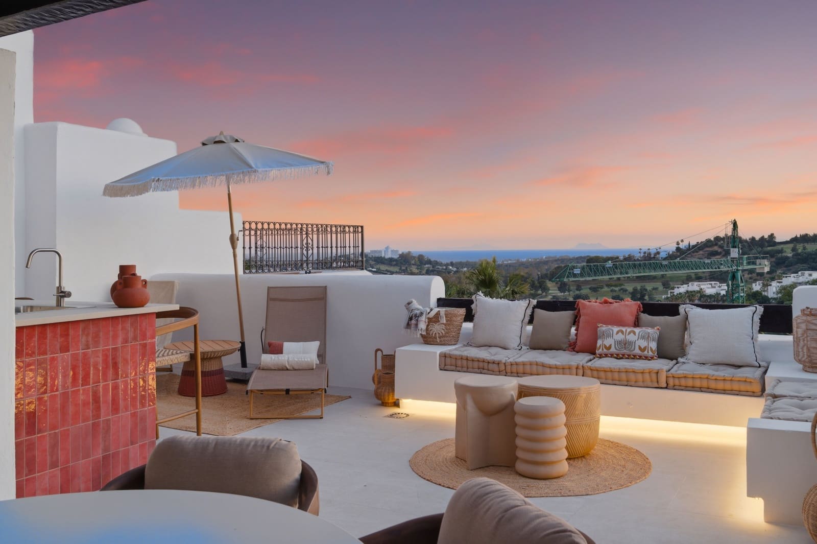 3 chambre Penthouse à vendre à Benahavis avec piscine garage - 1 695 000 € (Ref: 9910413)