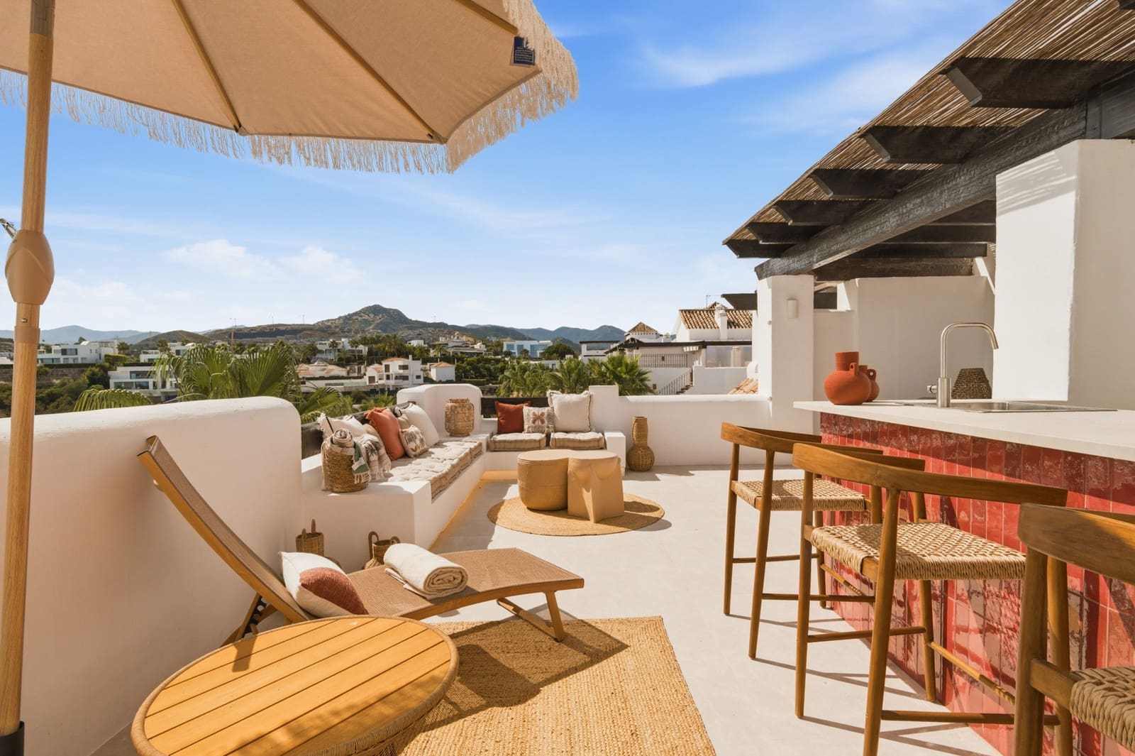 3 chambre Penthouse à vendre à Benahavis avec piscine garage - 1 695 000 € (Ref: 9910413)