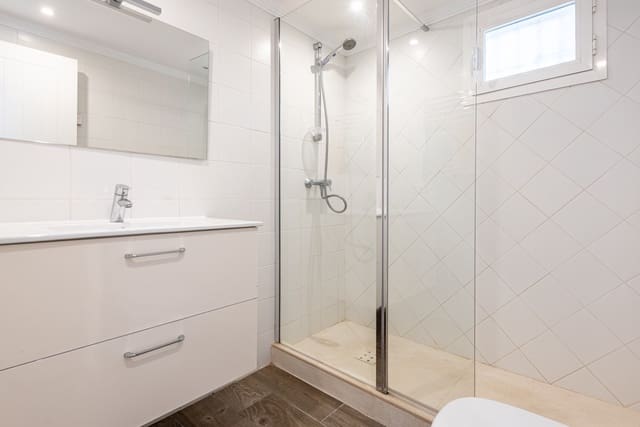 4 quarto Moradia para venda em Benahavís com piscina garagem - 1 150 000 € (Ref: 9910416)