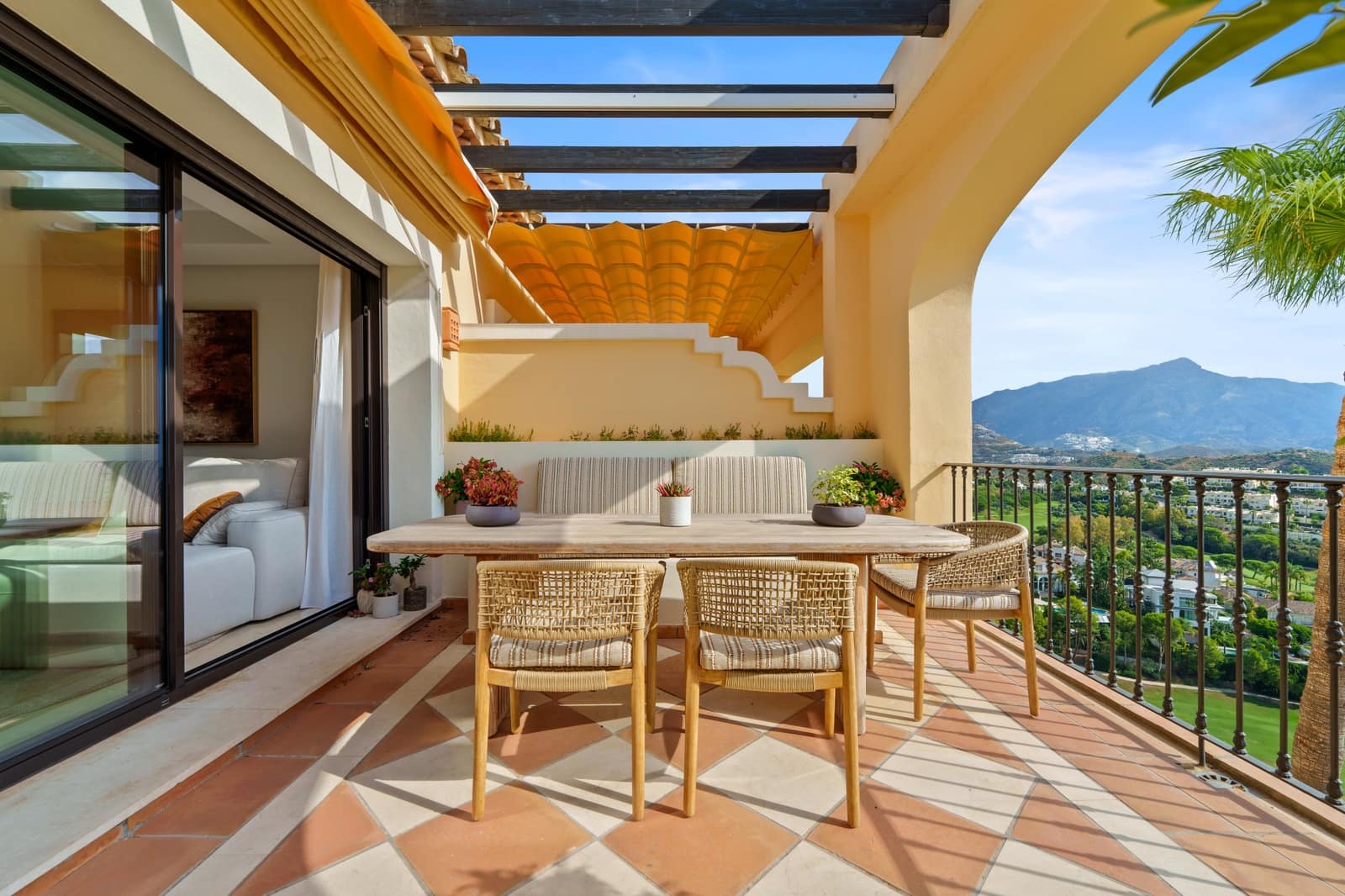 3 soveværelse Penthouse til salg i La Quinta med swimmingpool - € 1.275.000 (Ref: 9912768)