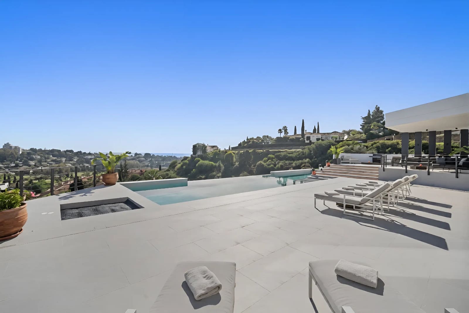 6 quarto Moradia para venda em Benahavis com piscina garagem - 8 395 000 € (Ref: 9916542)