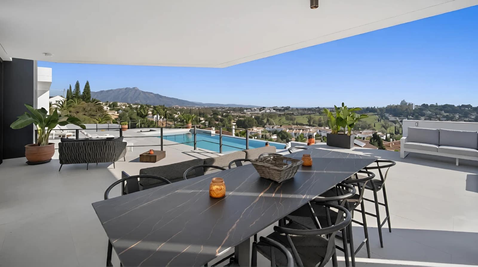 6 quarto Moradia para venda em Benahavis com piscina garagem - 8 395 000 € (Ref: 9916542)