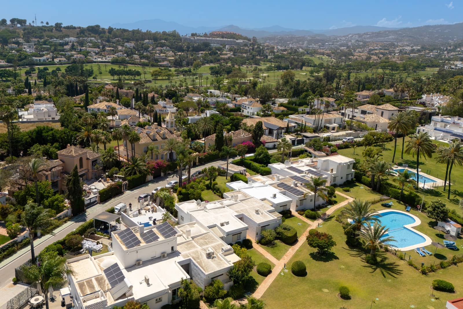 2 sypialnia Dom na sprzedaż w Marbella z basenem garażem - 695 000 € (Ref: 9920080)
