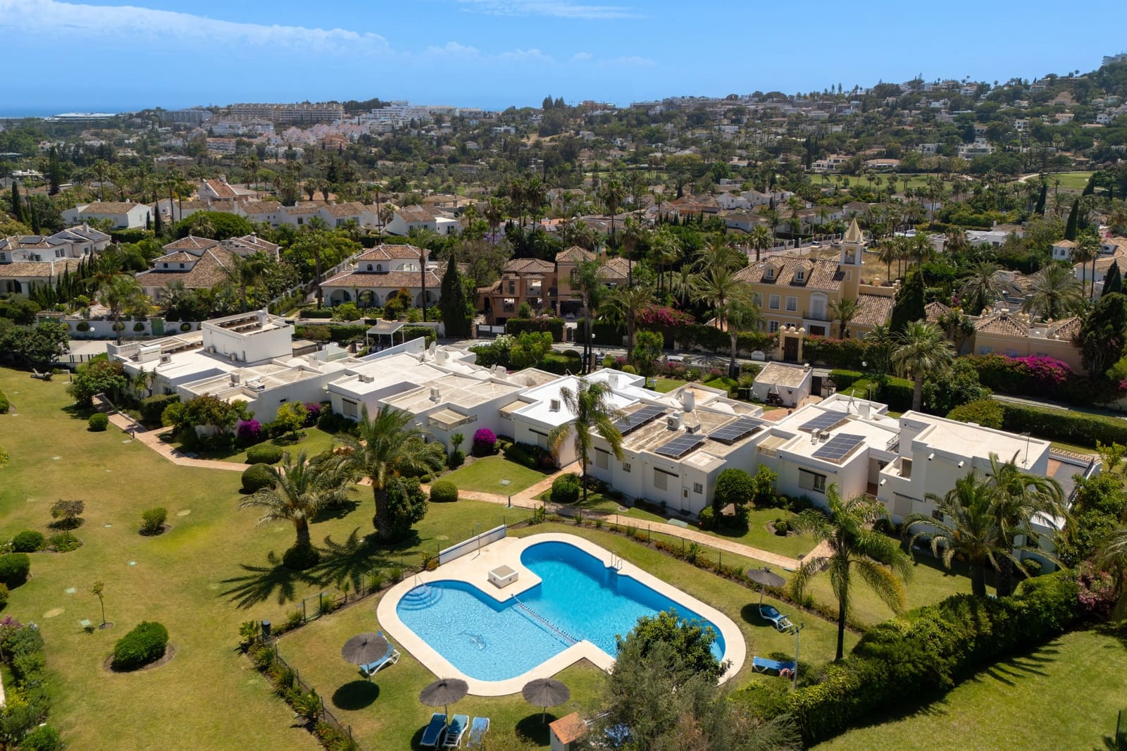 2 sypialnia Dom na sprzedaż w Marbella z basenem garażem - 695 000 € (Ref: 9920080)