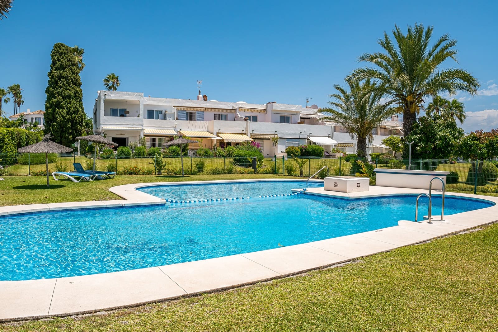 2 sypialnia Dom na sprzedaż w Marbella z basenem garażem - 695 000 € (Ref: 9920080)