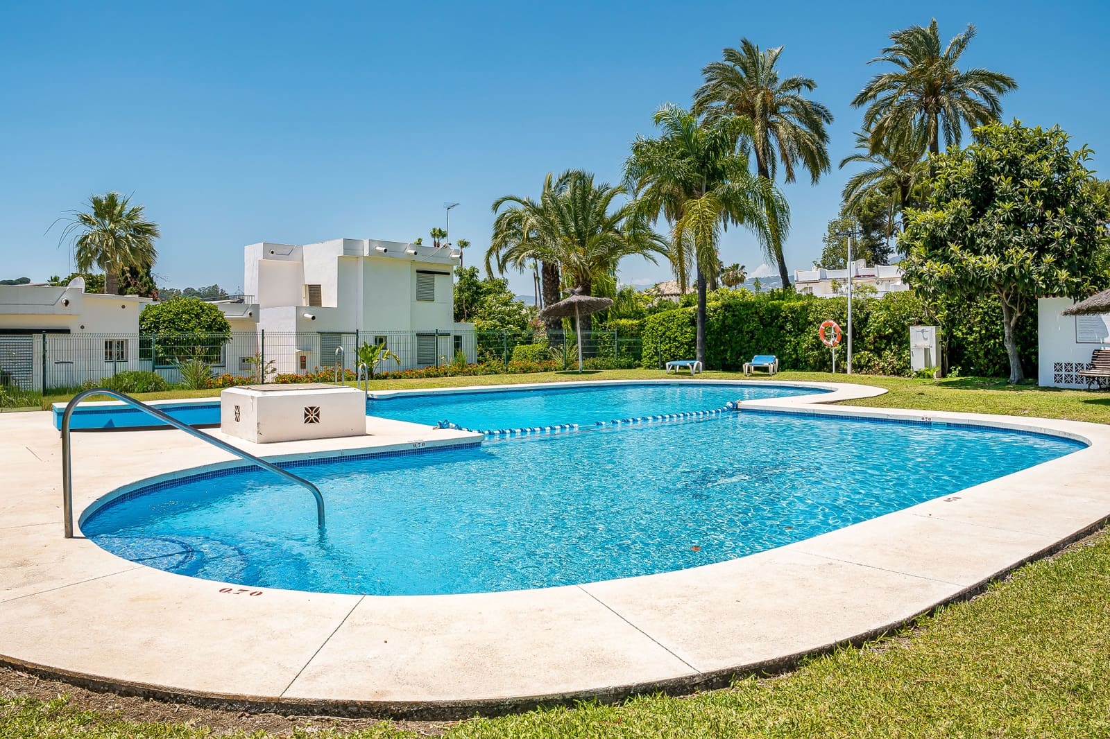2 sypialnia Dom na sprzedaż w Marbella z basenem garażem - 695 000 € (Ref: 9920080)