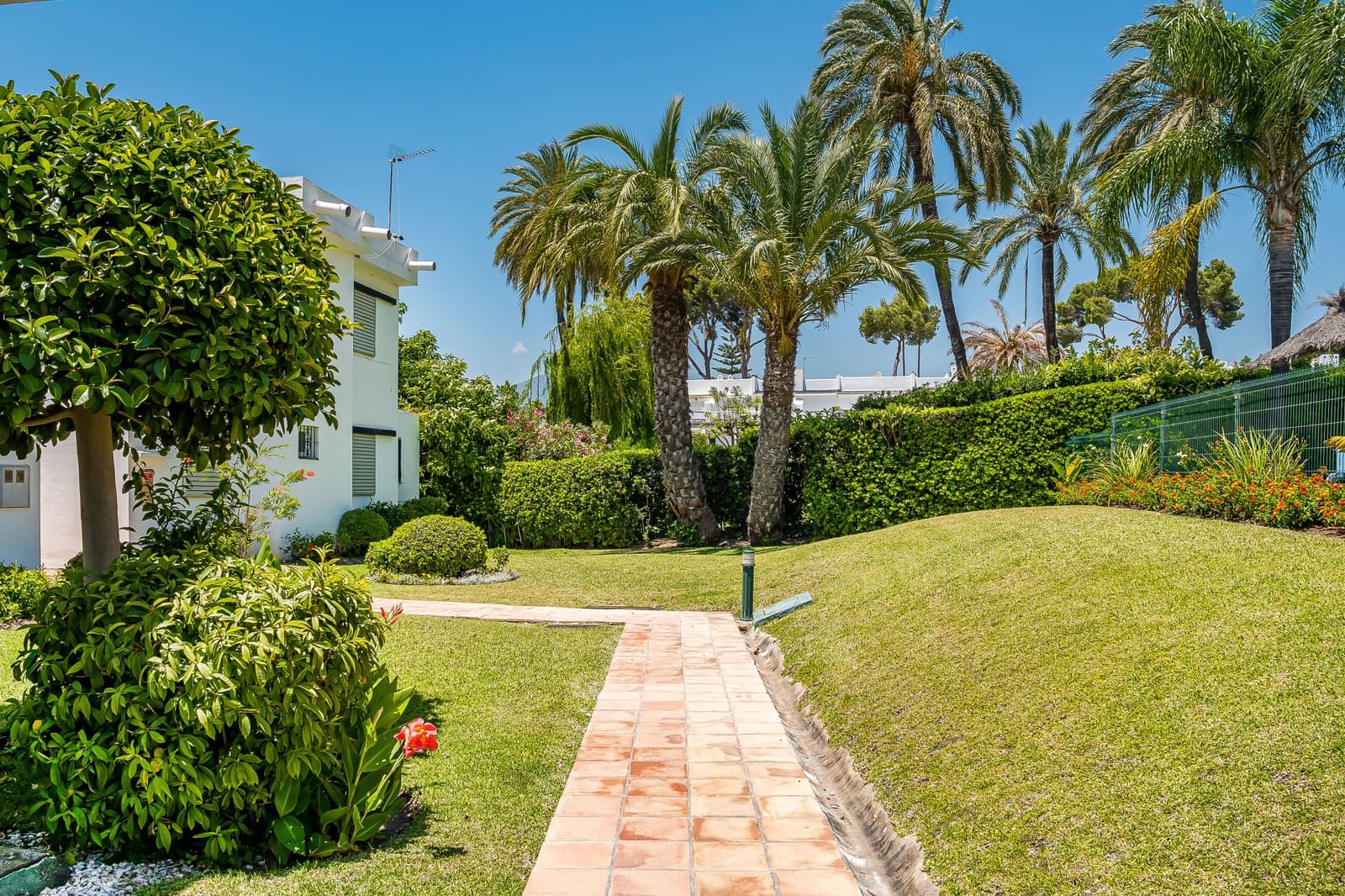 2 sypialnia Dom na sprzedaż w Marbella z basenem garażem - 695 000 € (Ref: 9920080)