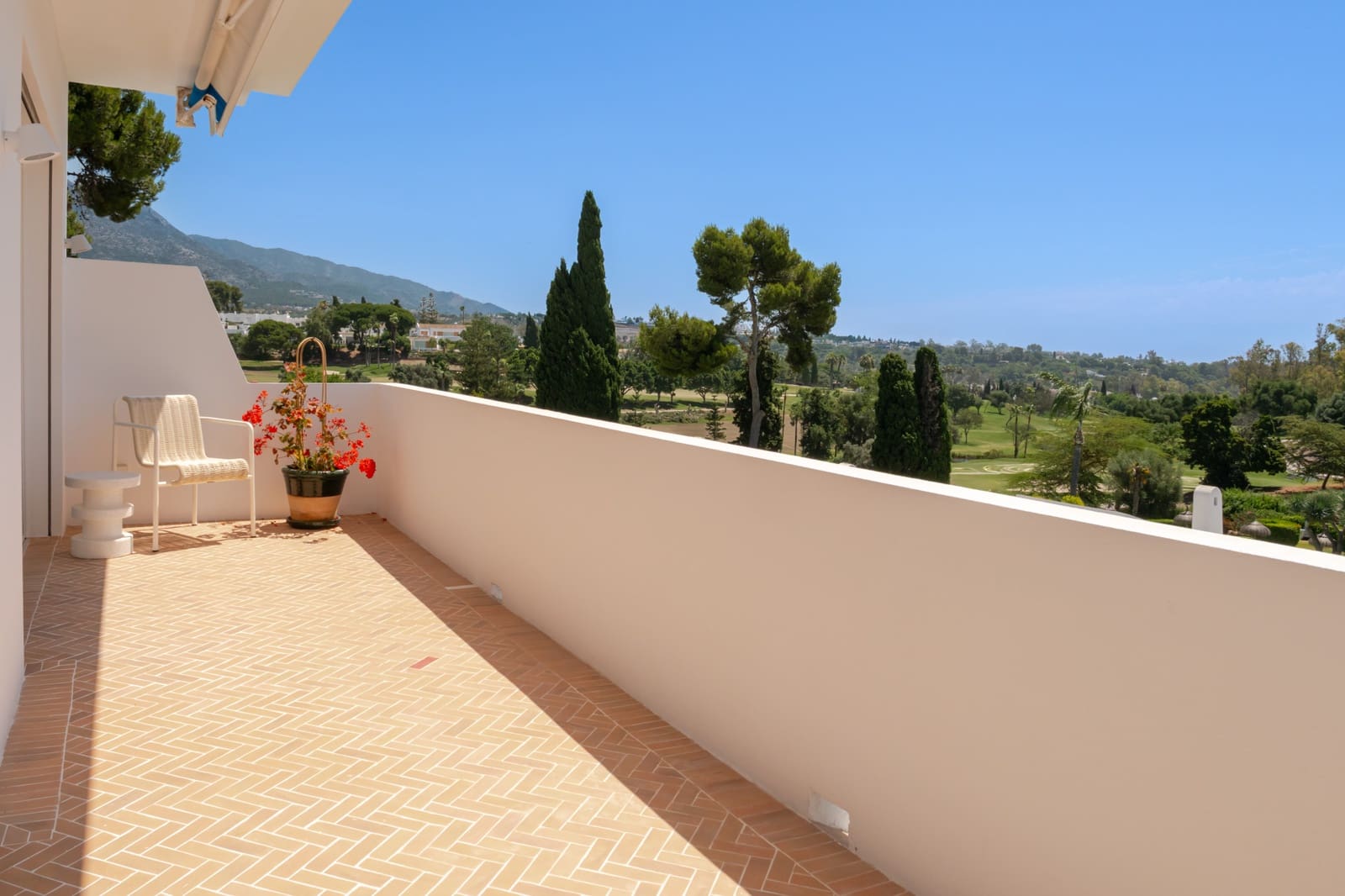 2 Zimmer Penthouse zu verkaufen in Marbella mit Pool Garage - 1.190.000 € (Ref: 9924283)