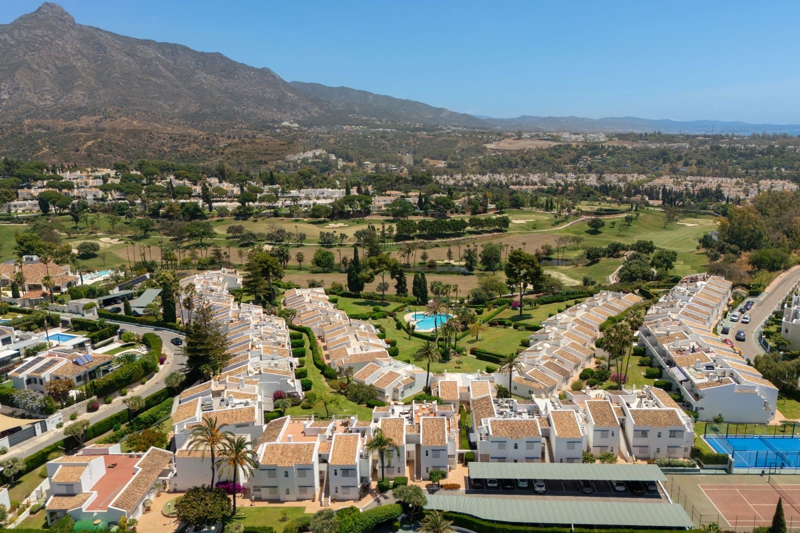 2 Zimmer Penthouse zu verkaufen in Marbella mit Pool Garage - 1.190.000 € (Ref: 9924283)