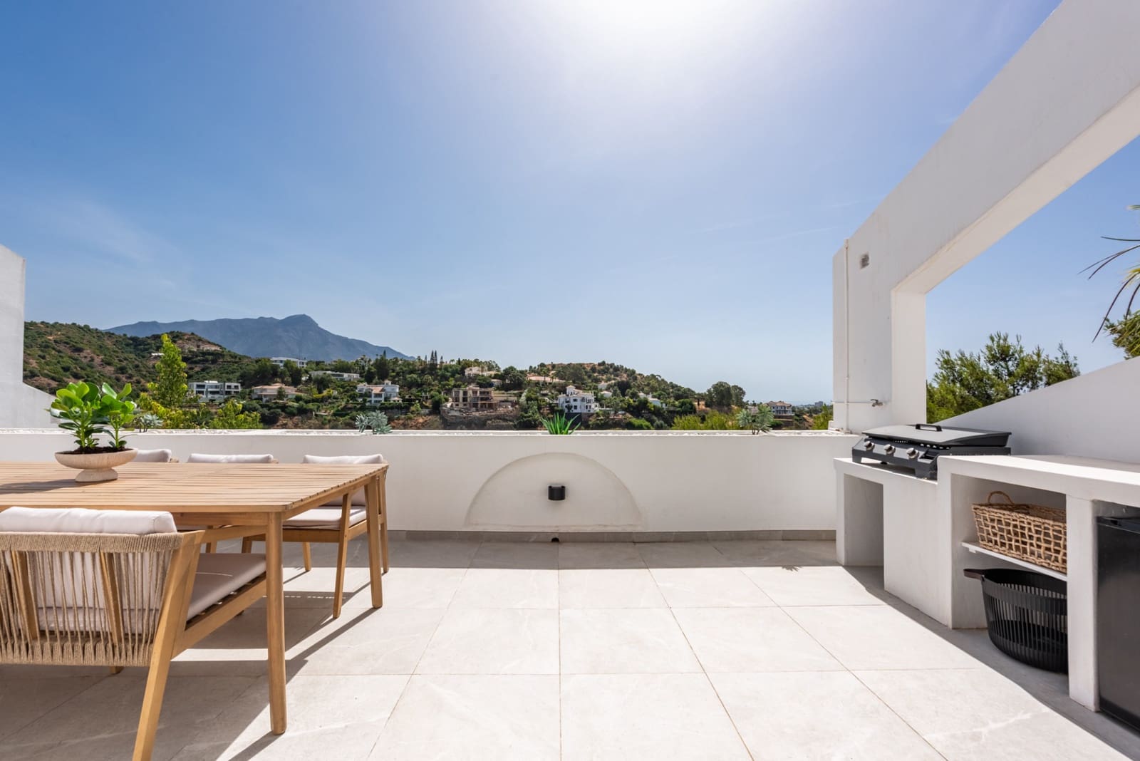 3 slaapkamer Appartement te koop in La Quinta met zwembad garage - € 895.000 (Ref: 9927031)
