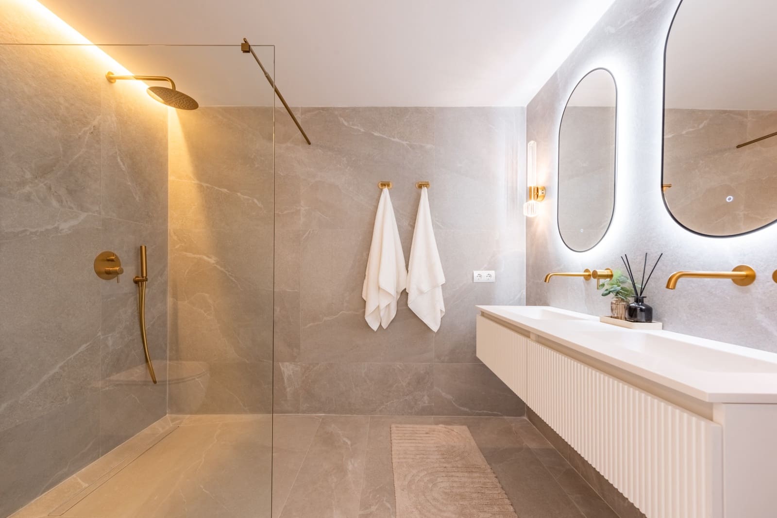 3 slaapkamer Appartement te koop in La Quinta met zwembad garage - € 895.000 (Ref: 9927031)