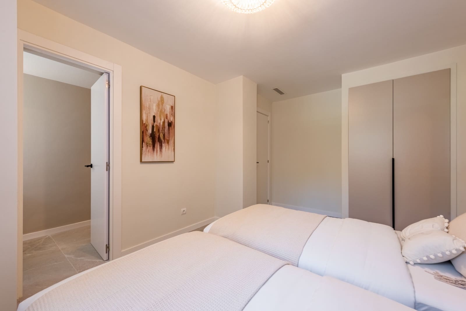 3 slaapkamer Appartement te koop in La Quinta met zwembad garage - € 895.000 (Ref: 9927031)