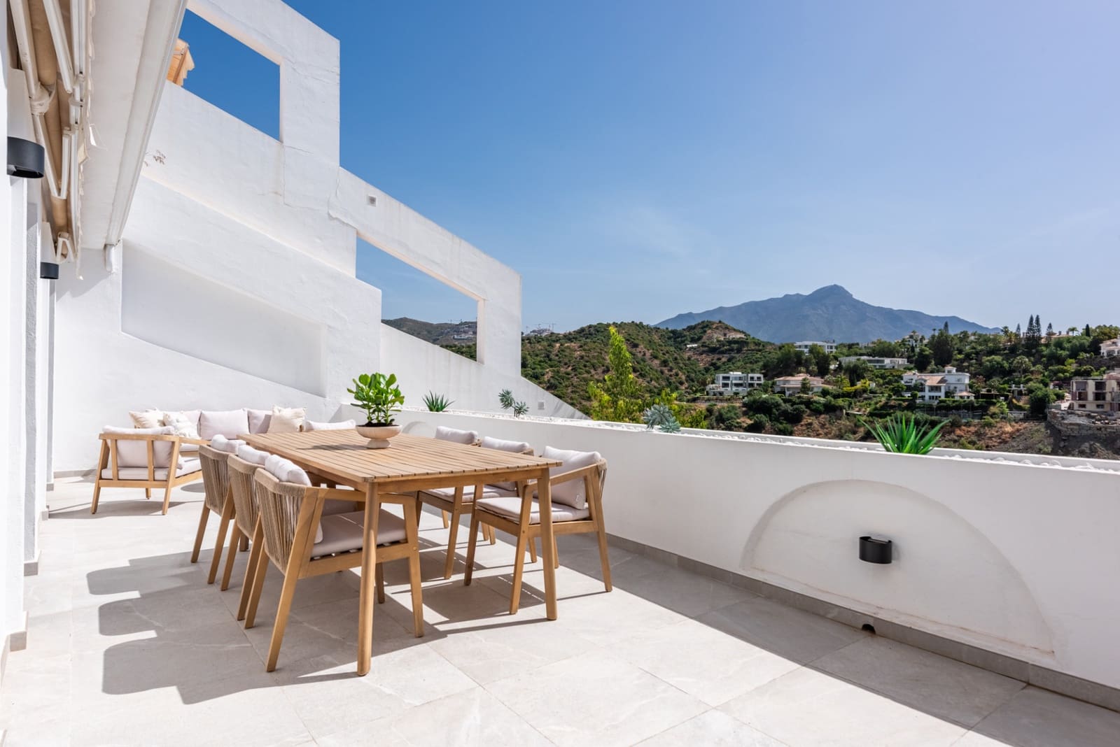 3 slaapkamer Appartement te koop in La Quinta met zwembad garage - € 895.000 (Ref: 9927031)