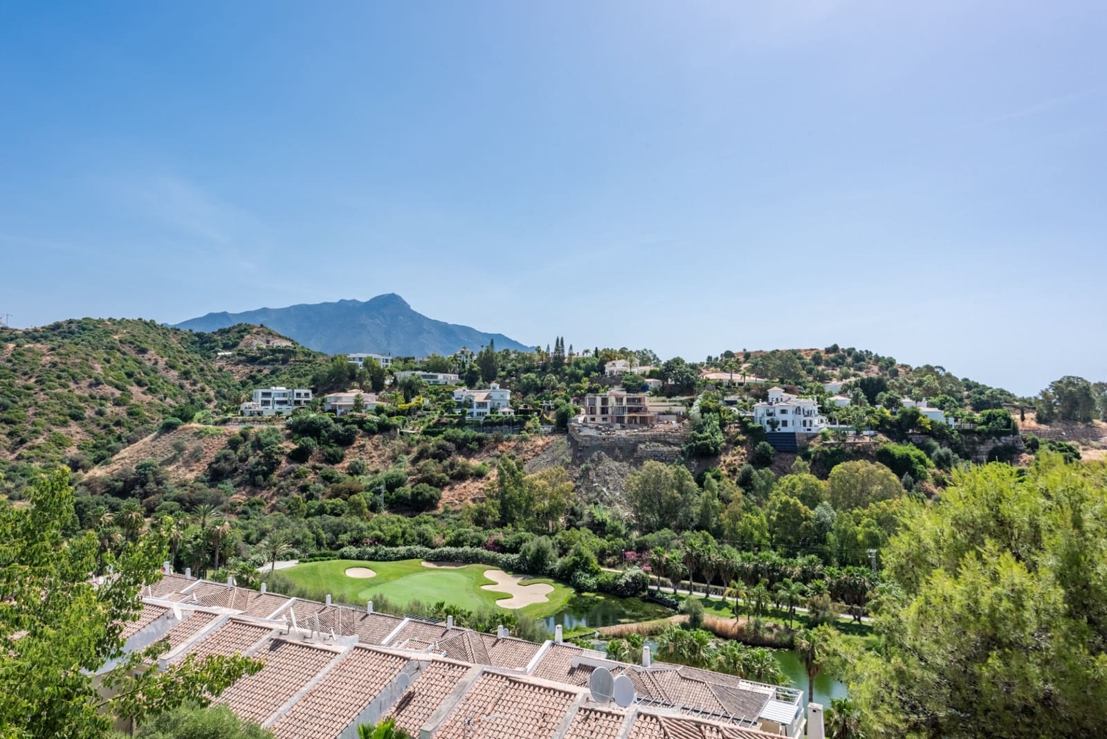 3 slaapkamer Appartement te koop in La Quinta met zwembad garage - € 895.000 (Ref: 9927031)