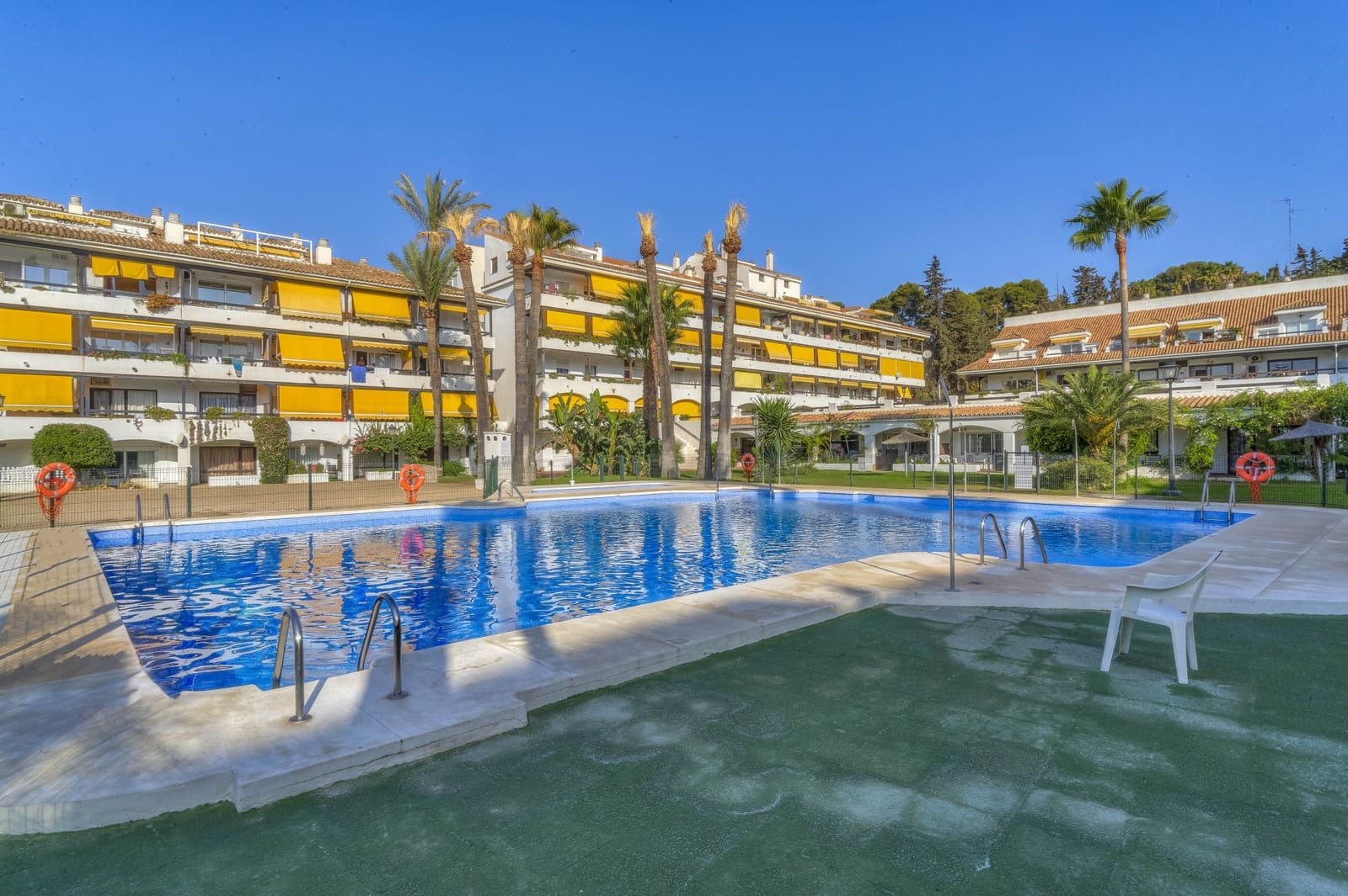 Ático de 2 habitaciones en Marbella en venta con piscina garaje - 485.000 € (Ref: 9933727)