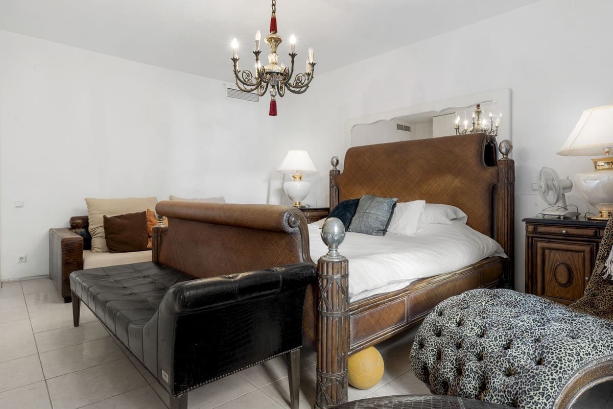 Apartamento de 2 habitaciones en Puerto Banus en venta con garaje - 500.000 € (Ref: 9936055)