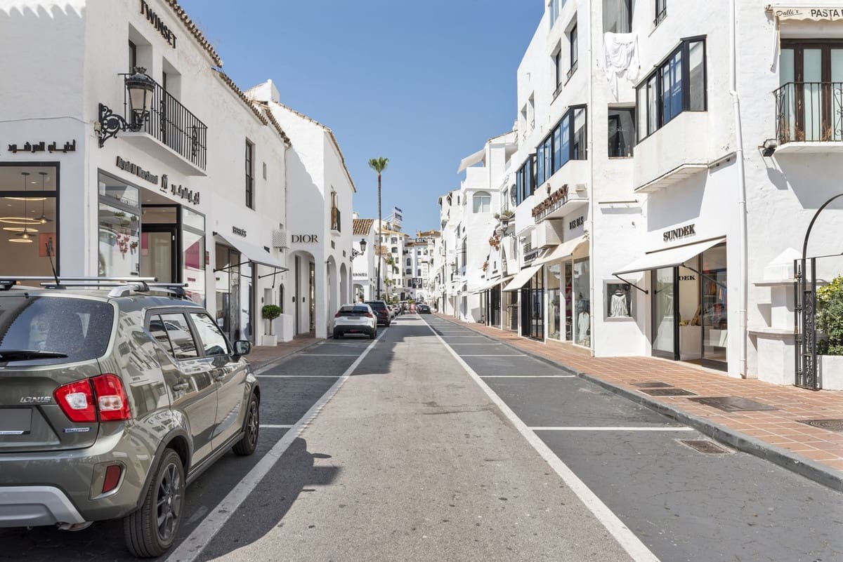 Apartamento de 2 habitaciones en Puerto Banus en venta con garaje - 500.000 € (Ref: 9936055)