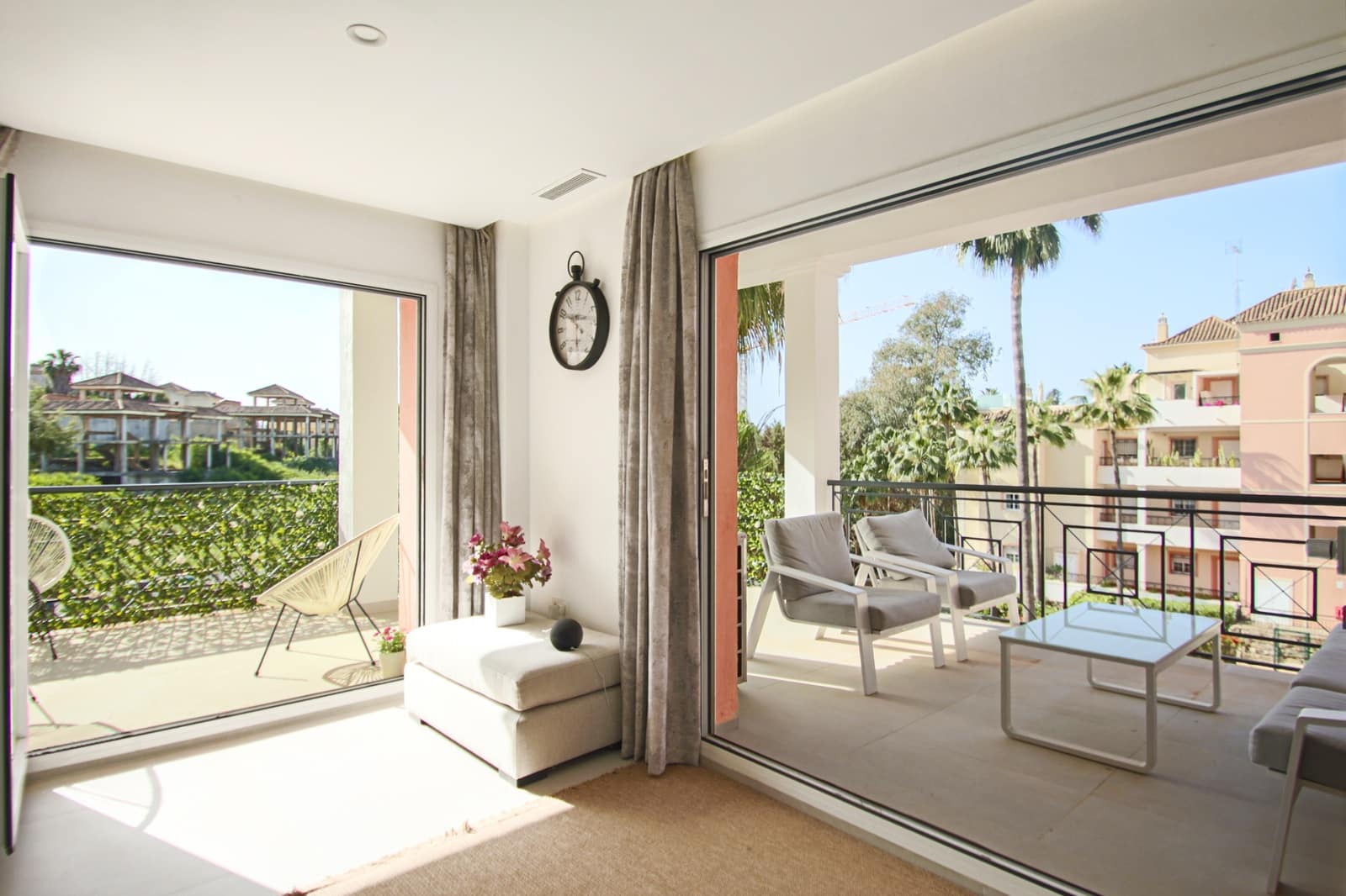 2 slaapkamer Appartement te koop in Marbella met zwembad garage - € 649.000 (Ref: 9937818)