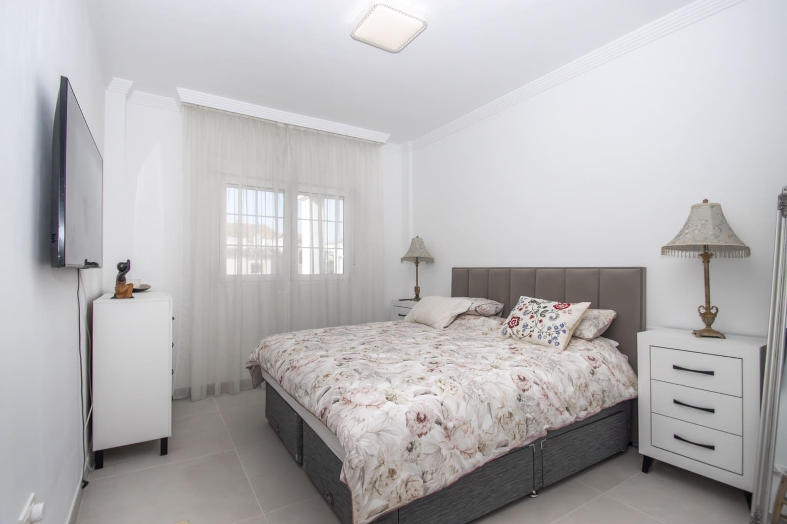 2 slaapkamer Appartement te koop in Marbella met zwembad garage - € 649.000 (Ref: 9937818)