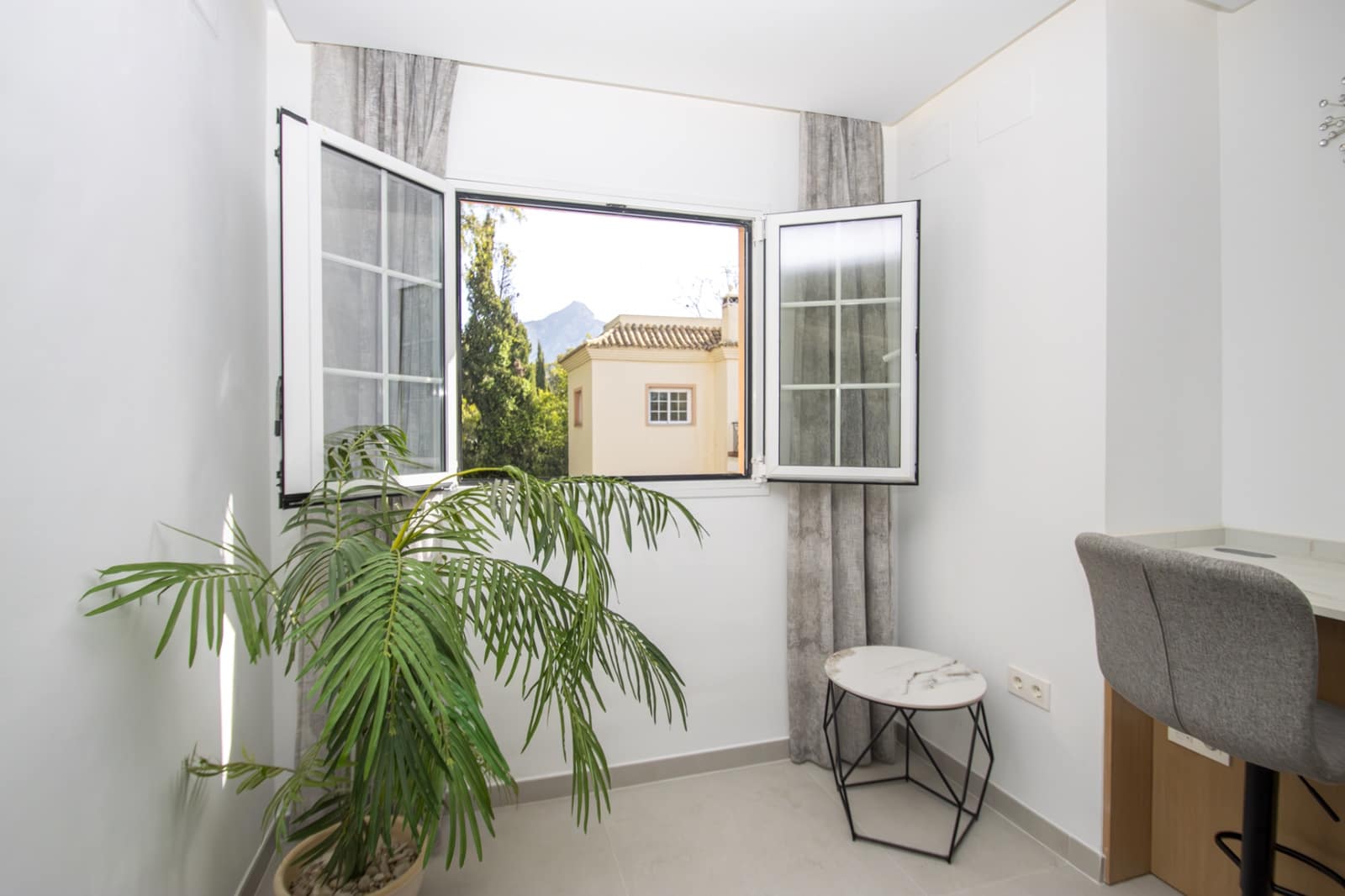 2 slaapkamer Appartement te koop in Marbella met zwembad garage - € 649.000 (Ref: 9937818)