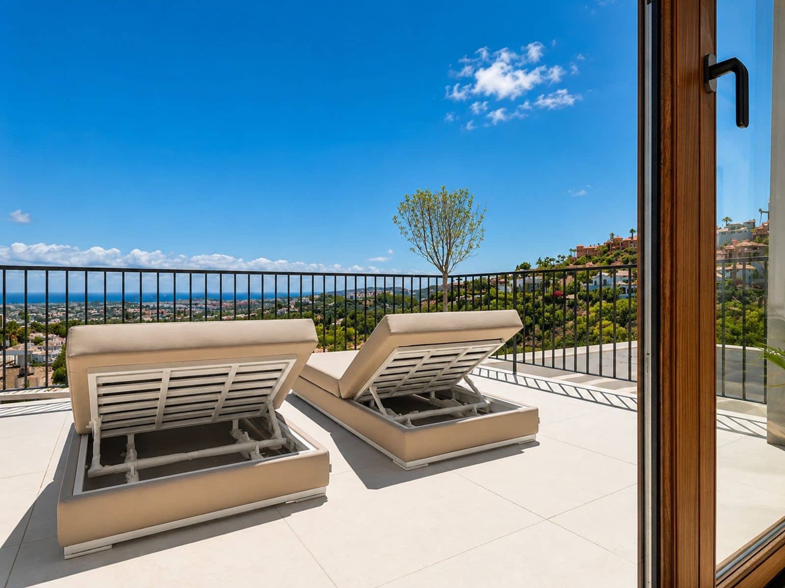 5 bedroom Villa for sale in Benahavis with pool garage - € 8,750,000 (Ref: 9939602)