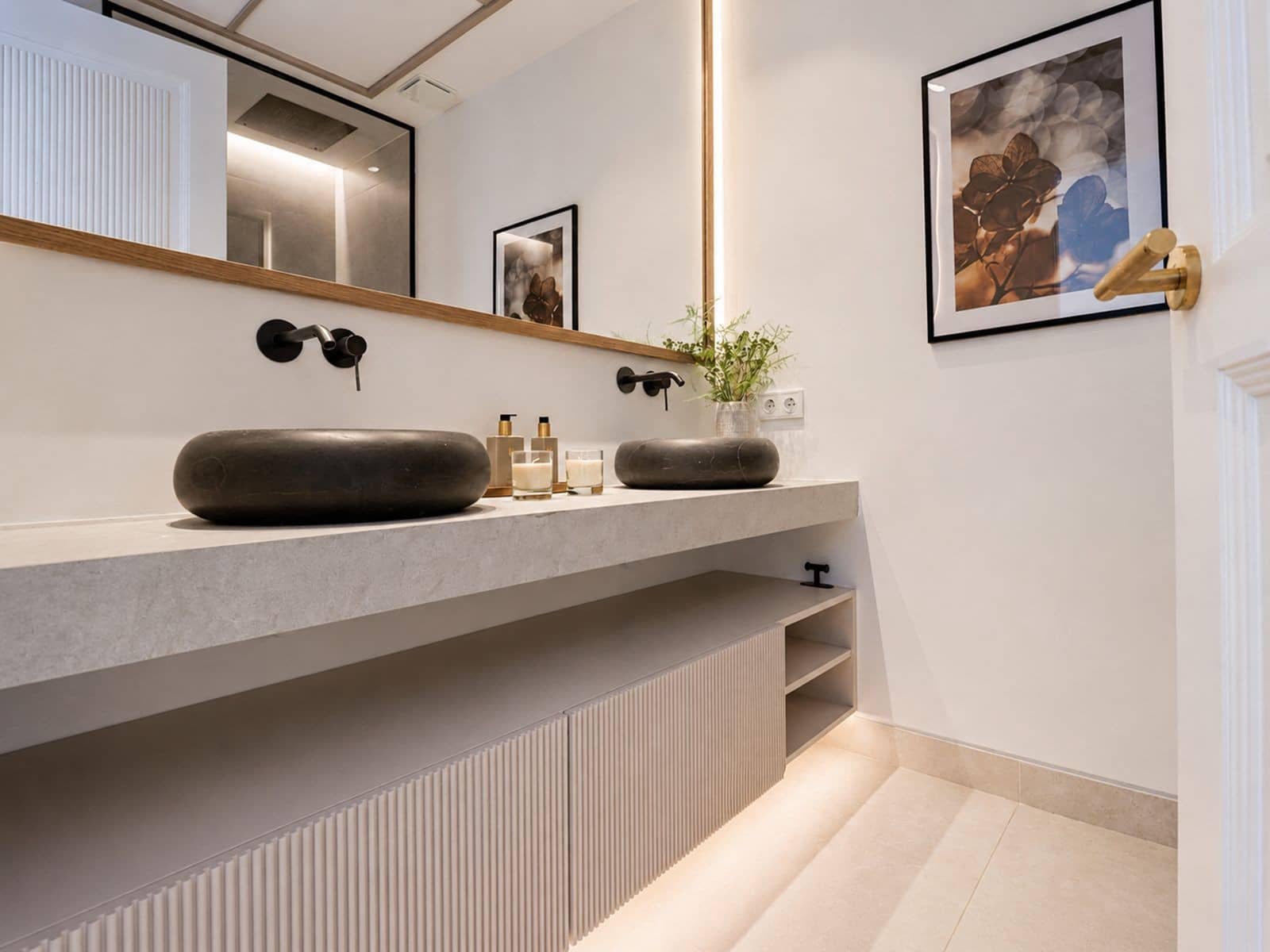 5 bedroom Villa for sale in Benahavis with pool garage - € 8,750,000 (Ref: 9939602)