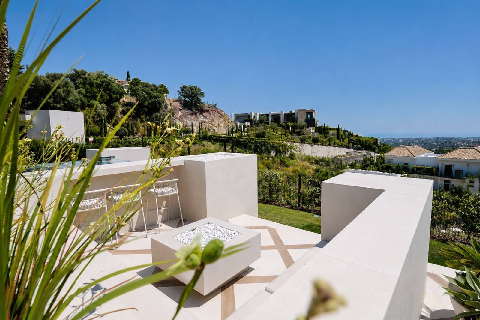 5 bedroom Villa for sale in Benahavis with pool garage - € 8,750,000 (Ref: 9939602)