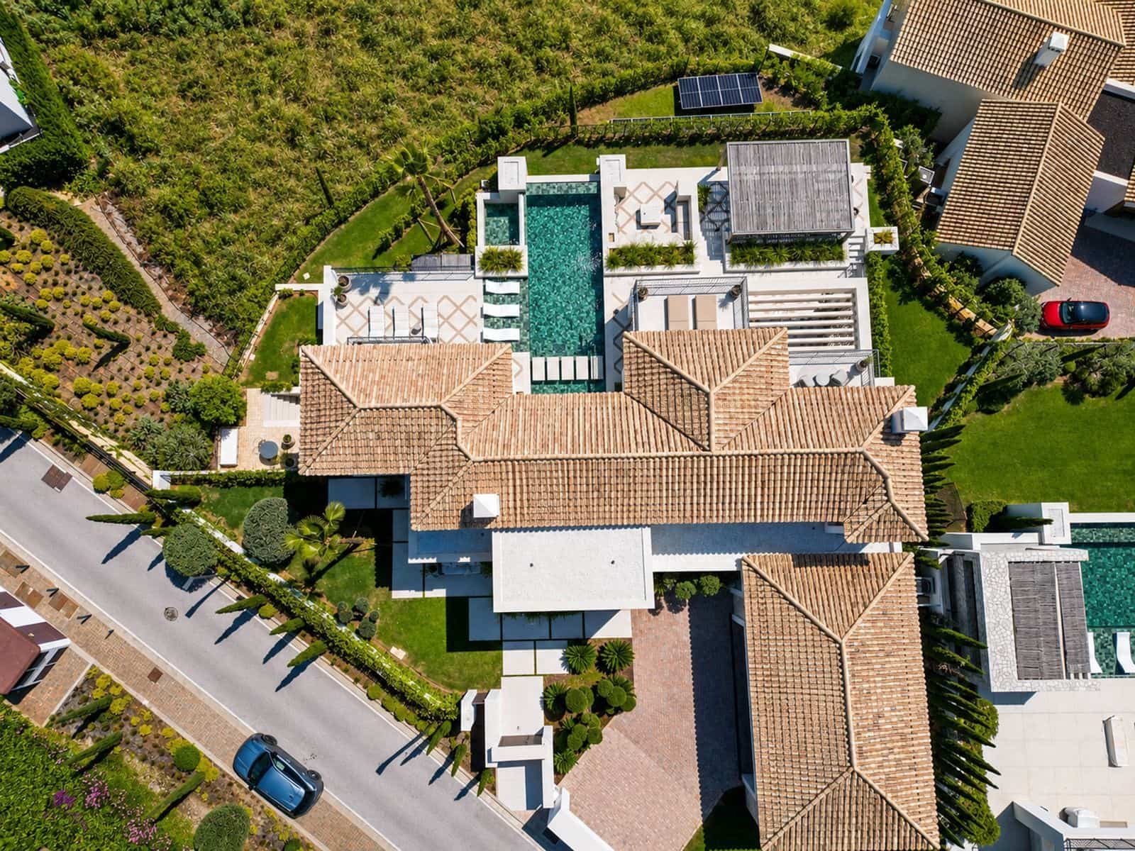 5 bedroom Villa for sale in Benahavis with pool garage - € 8,750,000 (Ref: 9939602)