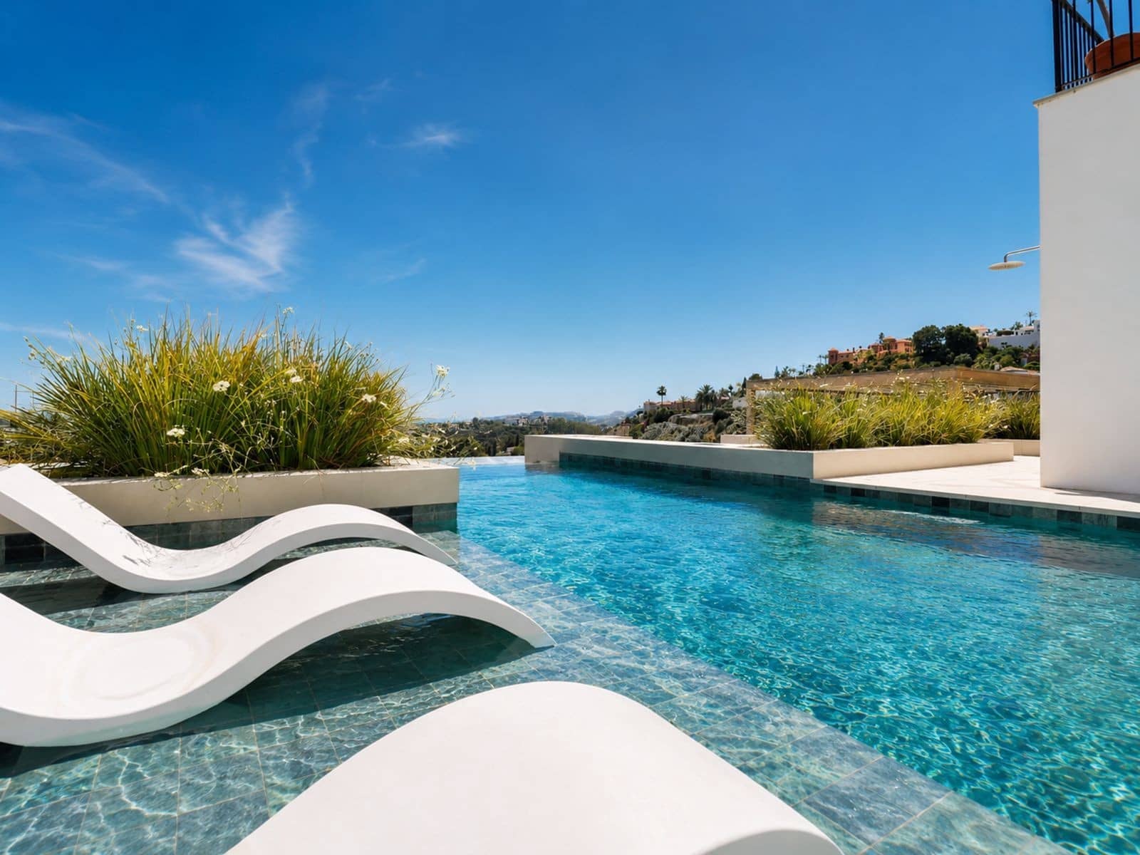 5 bedroom Villa for sale in Benahavis with pool garage - € 8,750,000 (Ref: 9939602)