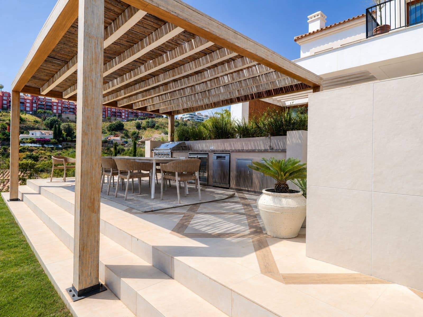 5 bedroom Villa for sale in Benahavis with pool garage - € 8,750,000 (Ref: 9939602)