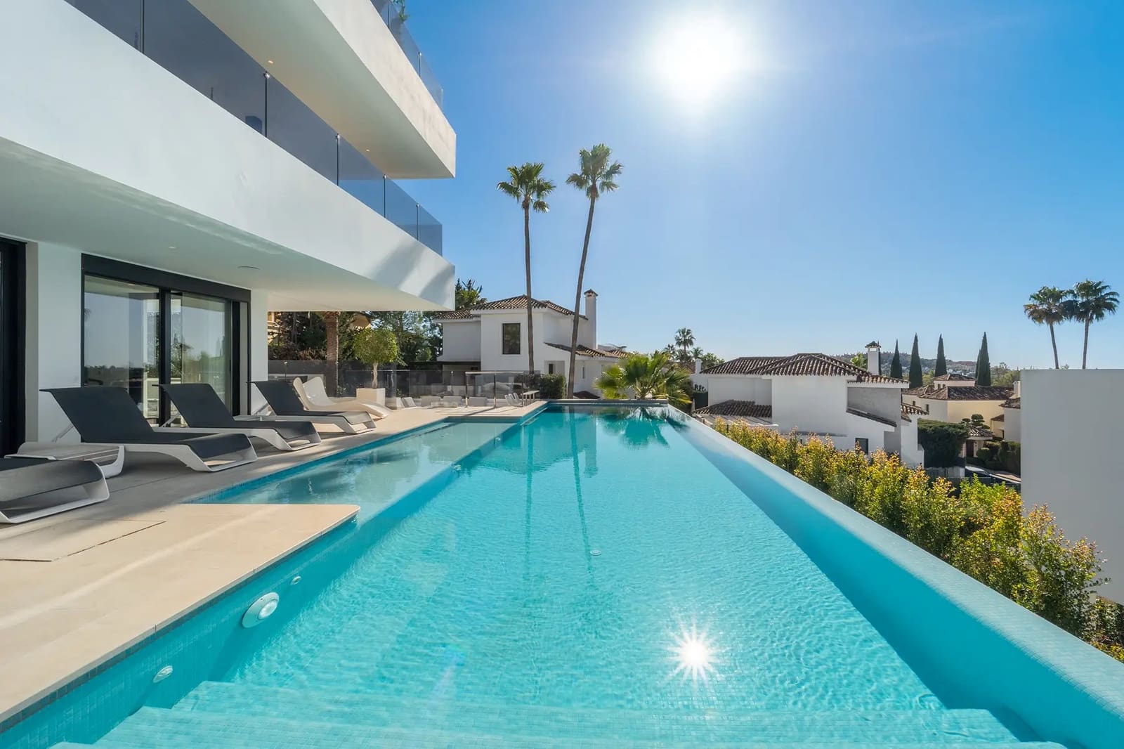5 bedroom Villa for sale in Nueva Andalucia with pool garage - € 4,350,000 (Ref: 9941997)
