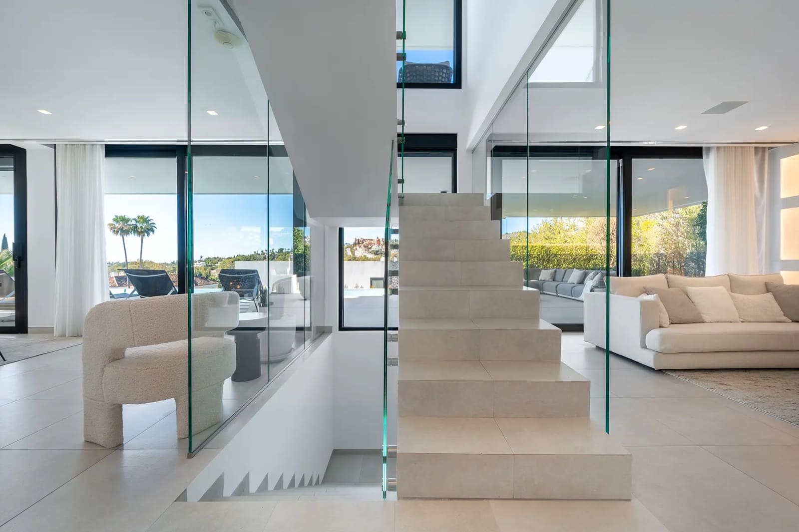 5 bedroom Villa for sale in Nueva Andalucia with pool garage - € 4,350,000 (Ref: 9941997)