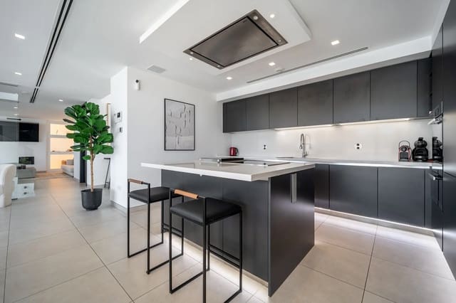 5 quarto Moradia para venda em Nueva Andalucia, Marbella com piscina garagem - 4 350 000 € (Ref: 9941997)
