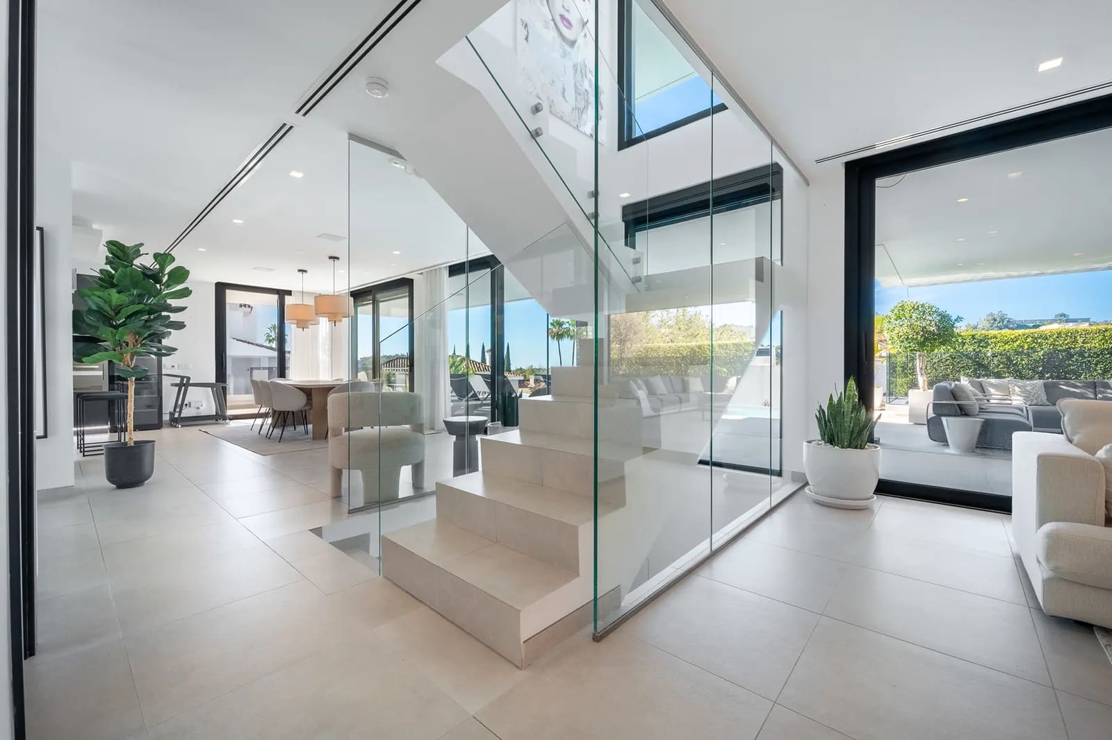 5 bedroom Villa for sale in Nueva Andalucia with pool garage - € 4,350,000 (Ref: 9941997)