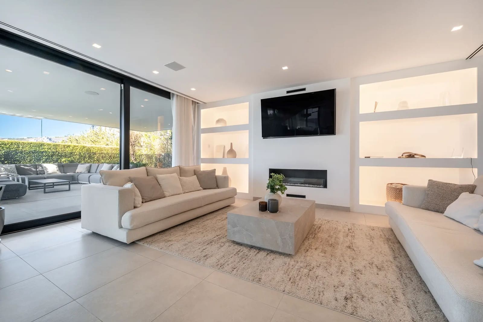 5 bedroom Villa for sale in Nueva Andalucia with pool garage - € 4,350,000 (Ref: 9941997)